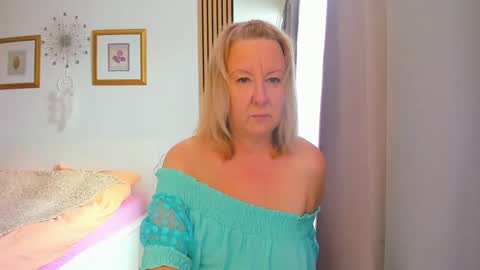 Nicole online show from 02/18/25, 12:17