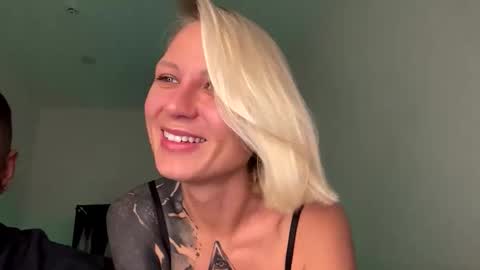 blonde_fuck_couple online show from 06/03/26, 12:24