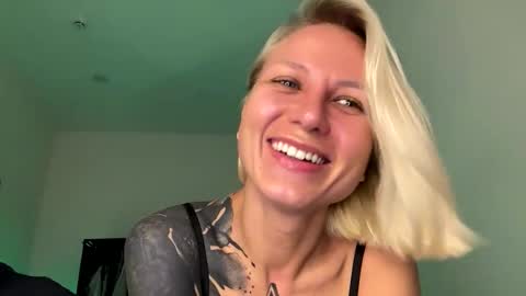 blonde_fuck_couple online show from 06/06/26, 12:16
