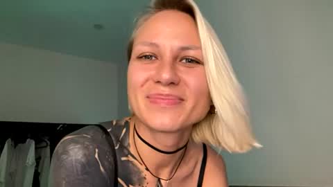 blonde_fuck_couple online show from 06/14/26, 02:24