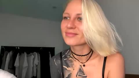 blonde_fuck_couple online show from 06/15/26, 12:24