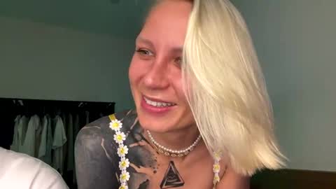 blonde_fuck_couple online show from 06/16/26, 05:54