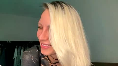 blonde_fuck_couple online show from 06/19/26, 05:12