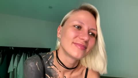 blonde_fuck_couple online show from 06/20/26, 04:04