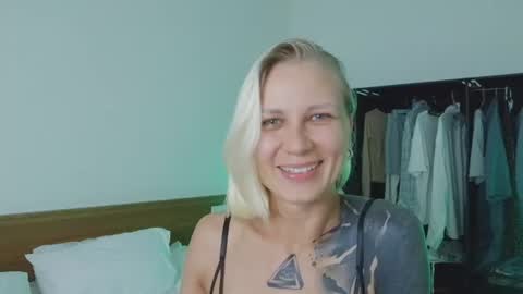 blonde_fuck_couple online show from 07/04/26, 09:26