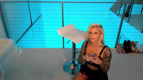 Snapshot of blonde_riderxxx chatting on 01/03/25, 05:17 Blonde Rider online show from 01/03/25, 05:17