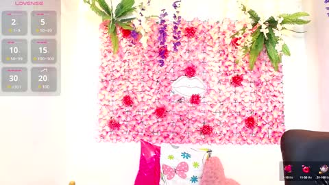 Snapshot of blonde_squirt_ chatting on 01/11/25, 11:45 blonde_squirt_ online show from 01/11/25, 11:45