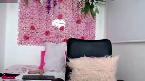 Snapshot of blonde_squirt_ chatting on 02/07/25, 04:06 blonde_squirt_ online show from 02/07/25, 04:06