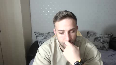 Snapshot of blondeagle chatting on 12/18/24, 07:41 Mr Blond online show from 12/18/24, 07:41