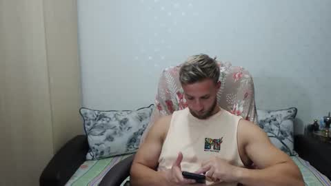 Snapshot of blondeagle chatting on 10/17/25, 08:33 Mr Blond online show from 10/17/25, 08:33