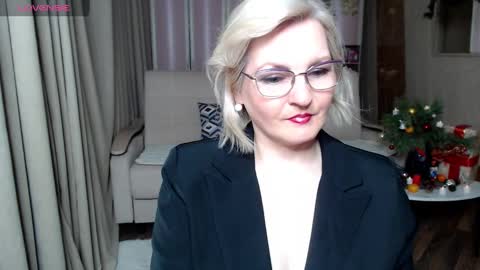 Blonde woman X online show from 12/21/24, 08:21