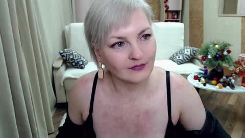 Blonde woman X online show from 12/28/24, 09:40
