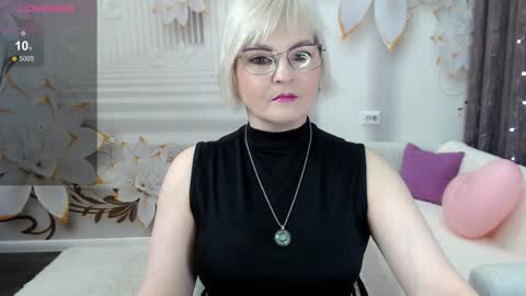 Blonde woman X online show from 01/31/25, 06:24
