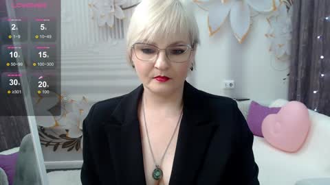 Blonde woman X online show from 01/31/25, 01:02