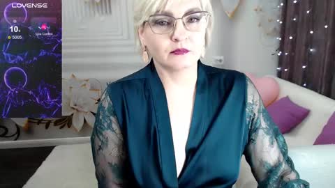 Blonde woman X online show from 02/17/25, 03:31