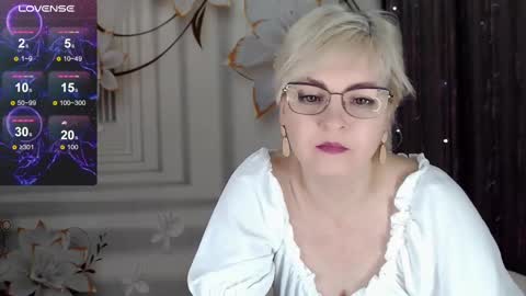 Blonde woman X online show from 02/25/25, 08:09
