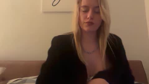 Snapshot of blondebunny999 chatting on 02/09/26, 01:53 blondebunny999 online show from 02/09/26, 01:53