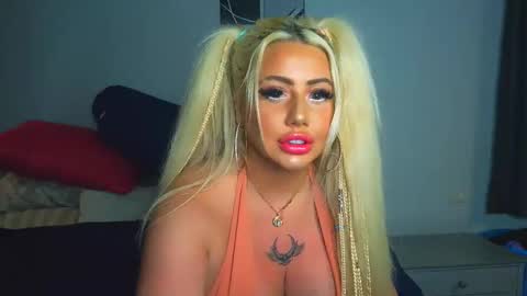Snapshot of blondedolltia chatting on 11/13/25, 03:55 blondedolltia online show from 11/13/25, 03:55