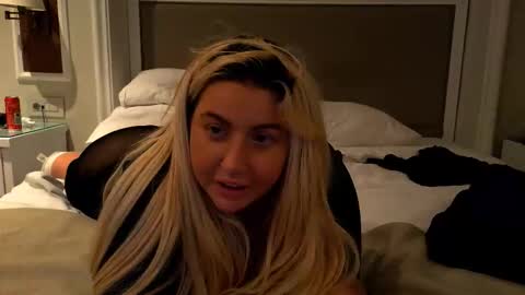 Snapshot of blondedolltia chatting on 01/05/26, 06:44 blondedolltia online show from 01/05/26, 06:44