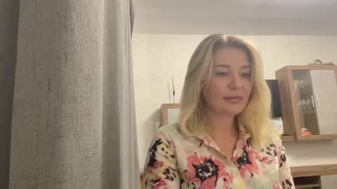 blondie_xoxoxo online show from 09/16/25, 08:48