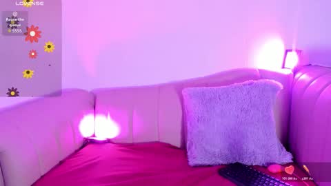 Snapshot of blondiecutee chatting on 11/27/25, 04:58 blondiecutee online show from 11/27/25, 04:58