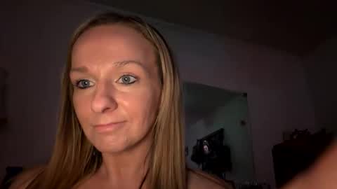 Snapshot of blondiemegz chatting on 10/21/25, 08:09 blondiemegz online show from 10/21/25, 08:09