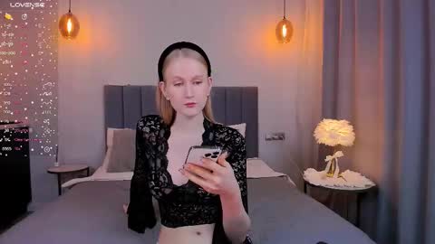 Mia online show from 02/15/25, 07:39