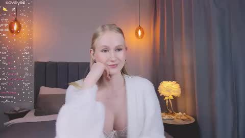 Mia online show from 02/25/25, 07:36