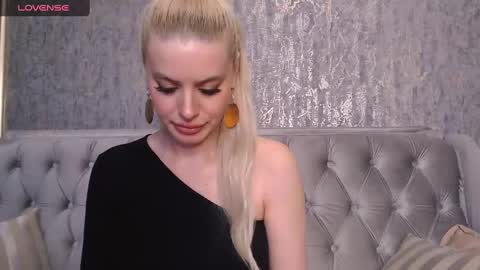 Snapshot of blondiestarxxx chatting on 01/17/25, 01:04 Helen online show from 01/17/25, 01:04