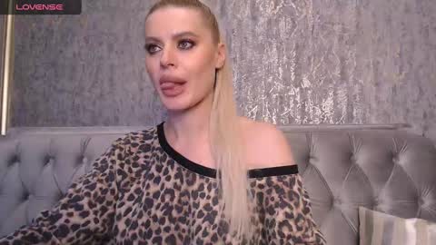 Snapshot of blondiestarxxx chatting on 01/19/25, 12:38 Helen online show from 01/19/25, 12:38
