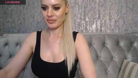 Snapshot of blondiestarxxx chatting on 01/29/25, 11:46 Helen online show from 01/29/25, 11:46