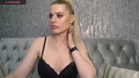 Snapshot of blondiestarxxx chatting on 02/08/25, 02:36 Helen online show from 02/08/25, 02:36