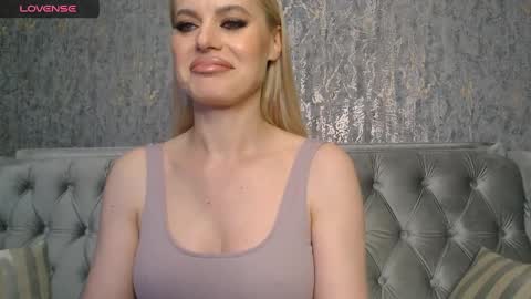 Snapshot of blondiestarxxx chatting on 03/12/25, 08:31 Helen online show from 03/12/25, 08:31