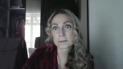 Iren online show from 10/31/25, 09:32