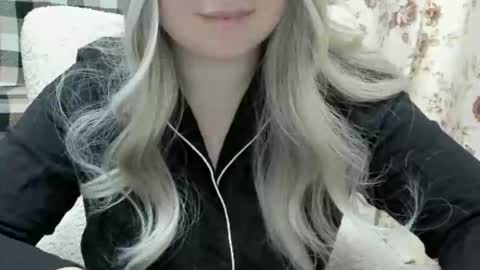 Snapshot of blondymargaret chatting on 03/02/25, 01:38 blondymargaret online show from 03/02/25, 01:38