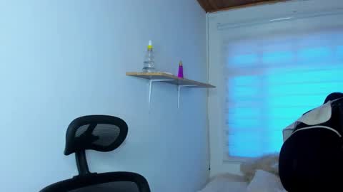 Snapshot of bloom_flower1 chatting on 12/01/25, 11:59 bloom_flower1 online show from 12/01/25, 11:59