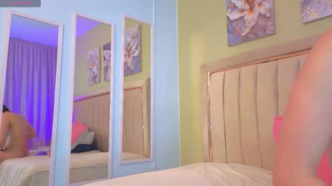 bloom_star01 online show from 10/06/25, 12:13