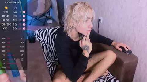 Snapshot of blooming_soul chatting on 10/01/25, 08:42 blooming_soul online show from 10/01/25, 08:42