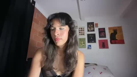 Snapshot of bloomingbella chatting on 10/15/25, 03:17 Bella Bloom ts online show from 10/15/25, 03:17