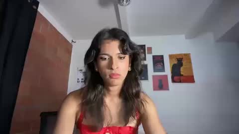 Snapshot of bloomingbella chatting on 10/18/25, 03:53 Bella Bloom ts online show from 10/18/25, 03:53