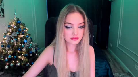 Sophia online show from 12/12/24, 12:22