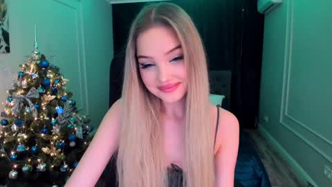 Sophia online show from 12/12/24, 03:27