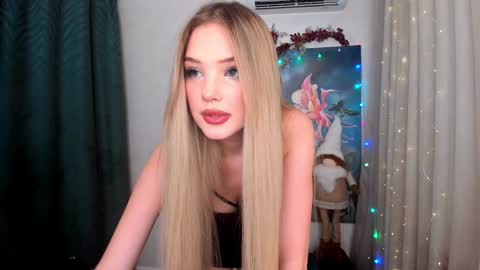 Sophia online show from 12/15/24, 10:58