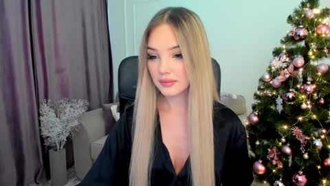 Sophia online show from 12/17/24, 11:49