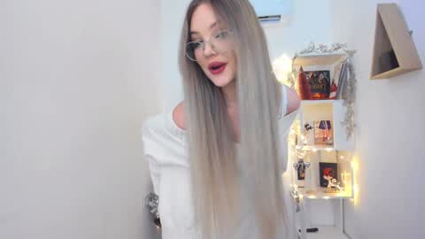 Sophia online show from 12/25/24, 02:23