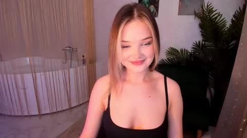 Sophia online show from 09/15/25, 06:41