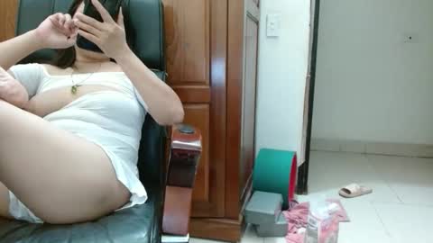 Snapshot of blowy079 chatting on 10/14/25, 01:28 blowy079 online show from 10/14/25, 01:28