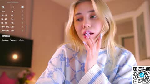 Snapshot of blue_bow chatting on 04/01/26, 01:41 Adeline online show from 04/01/26, 01:41