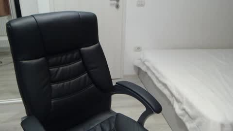 Snapshot of blue_eyes96 chatting on 10/04/25, 04:49 Juliet online show from 10/04/25, 04:49