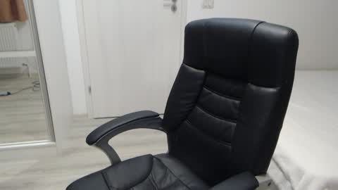 Snapshot of blue_eyes96 chatting on 10/08/25, 04:26 Juliet online show from 10/08/25, 04:26